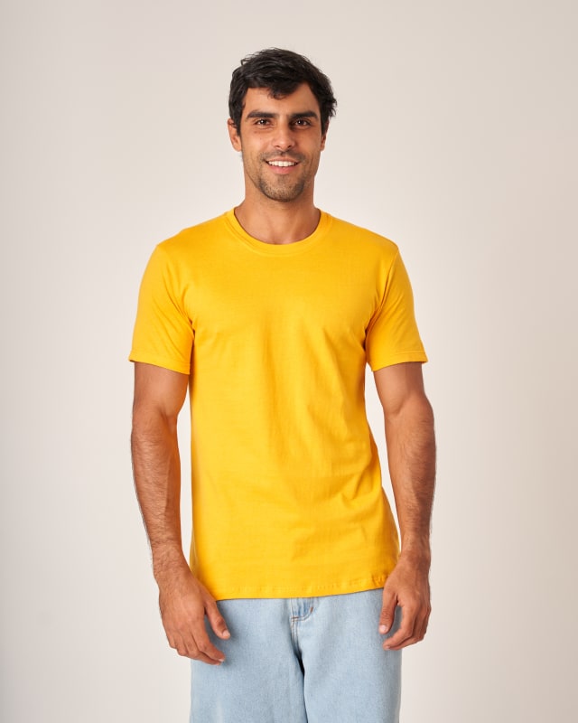 Pessoa usando camiseta Dimona Classic