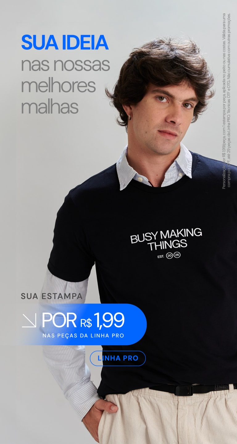 Pessoa usando camiseta preta personalizada na campanha Dia do Cliente