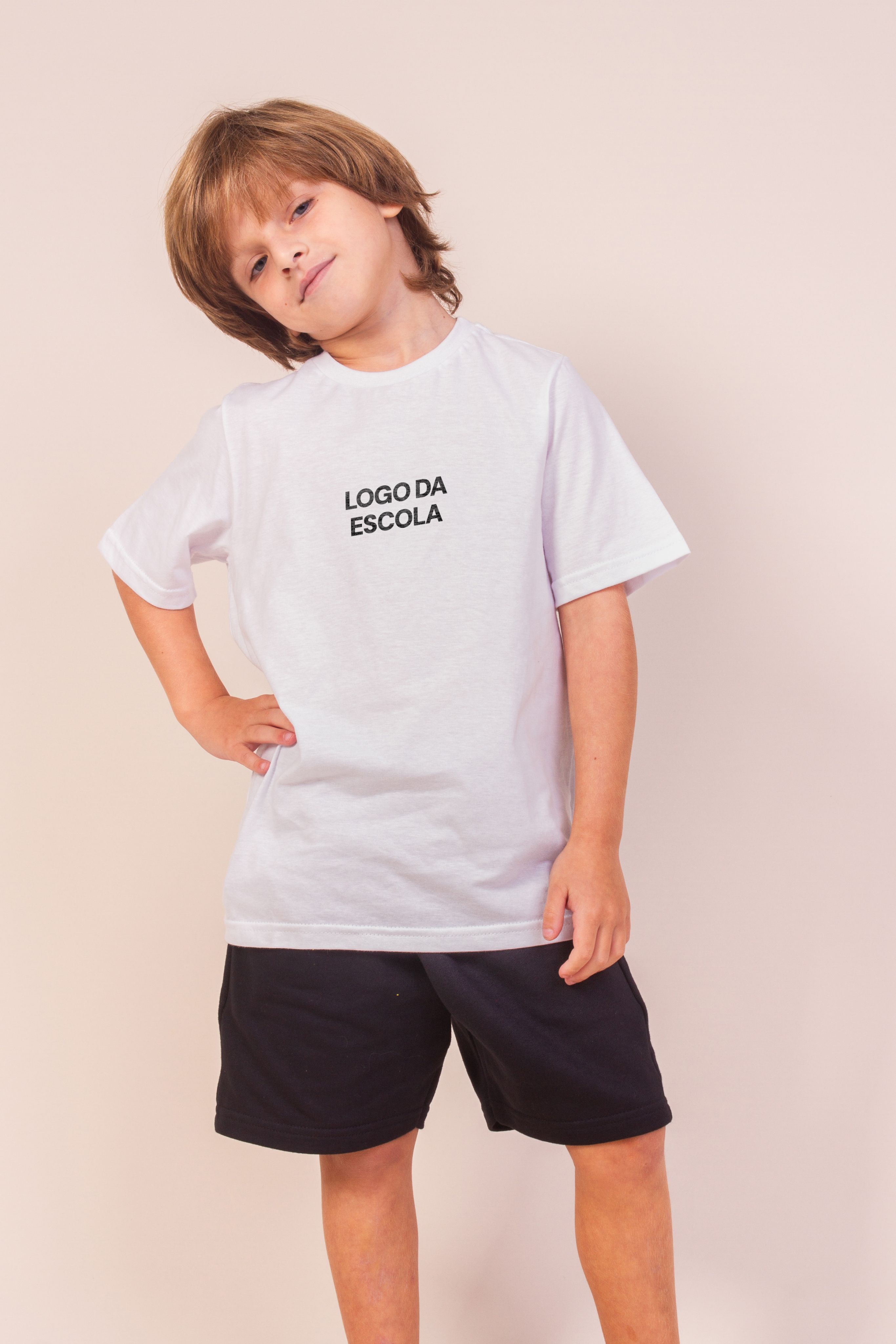 Camiseta infantil personalizada para escola com logo