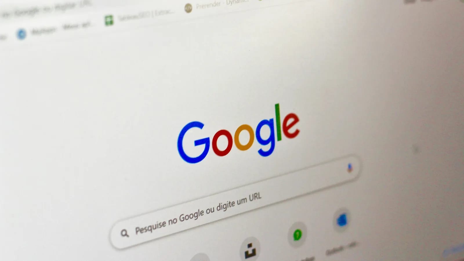 Page d’accueil de Google et sa barre de recherche sur un écran d’ordinateur