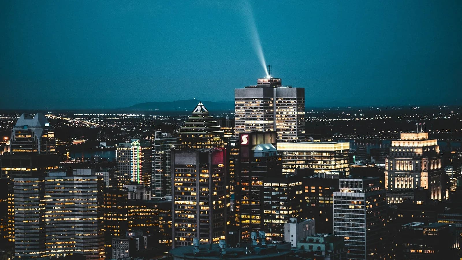 Centre-ville de Montréal de nuit