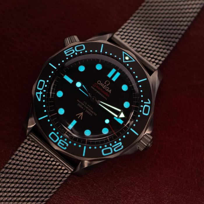 Omega Seamaster Diver 300 'NO TIME TO DIE' 007 Edition with Bracelet thumbnail 3