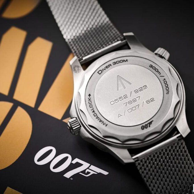 Omega Seamaster Diver 300 'NO TIME TO DIE' 007 Edition with Bracelet thumbnail 4