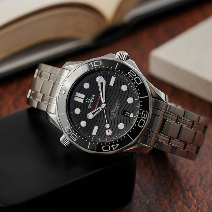 Omega Seamaster Diver 300M, Black Wave Dial with Black Ceramic Bezel Bracelet - 2024 thumbnail 4