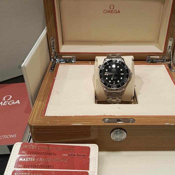 Omega Seamaster Diver 300M, Black Wave Dial with Black Ceramic Bezel Bracelet - 2024 thumbnail 5
