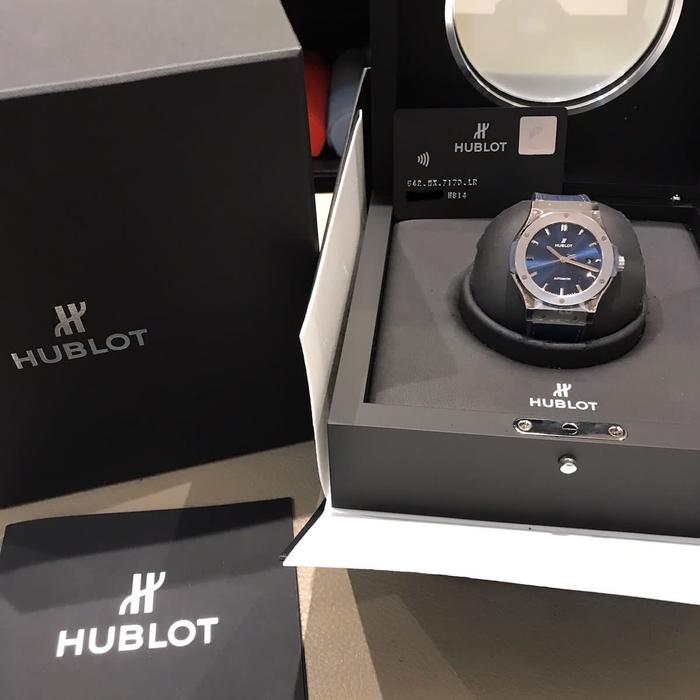 Hublot Classic Fushion Blue Dial Titanium 42m - New in Box thumbnail 4