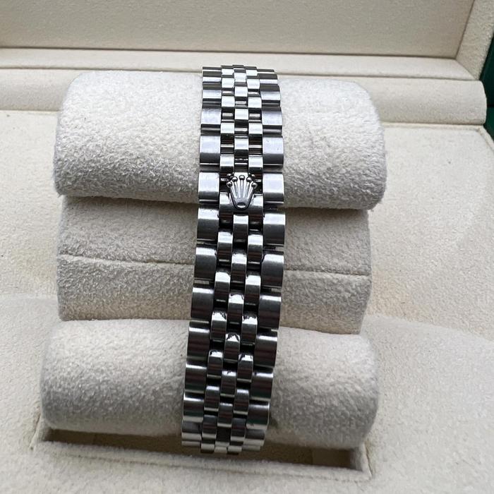 Rolex Datejust Lady 28m, Factory Diamonds Bezel, XI Diamonds Index Silver Dial Stainless Steel Jubilee thumbnail 9