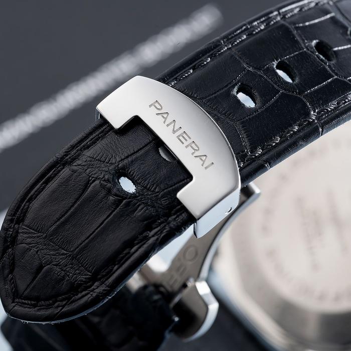 Panerai Luminor PAM 104 thumbnail 4