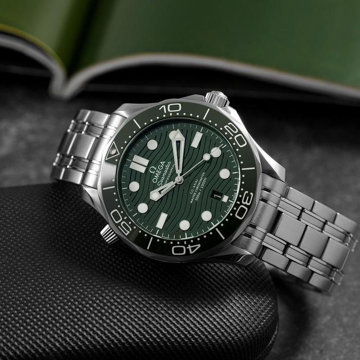 Omega Seamaster Diver 300M, Green Wave Dial with Black Ceramic Bezel Bracelet 42 - 2023