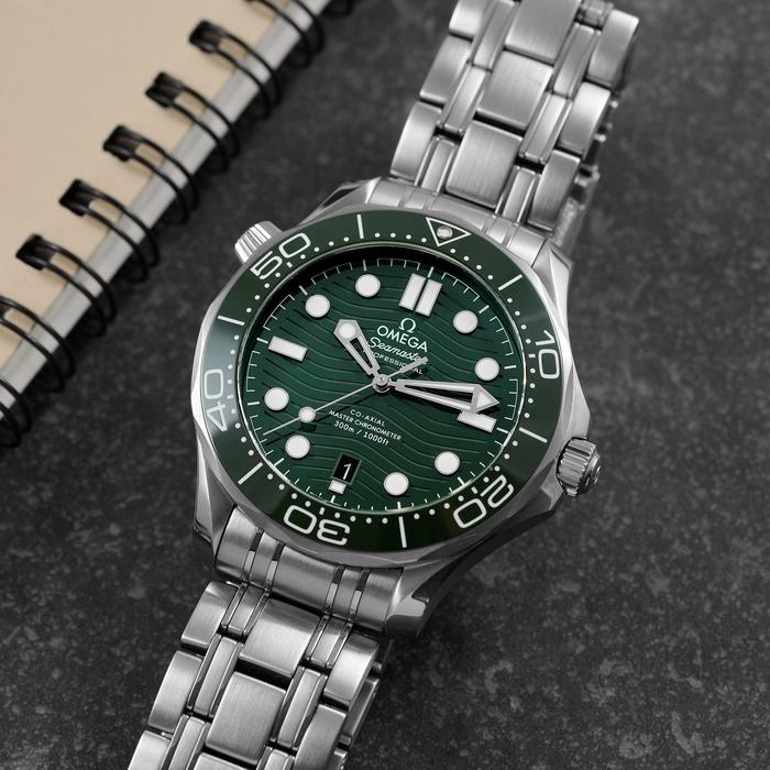 Omega Seamaster Diver 300M, Green Wave Dial with Black Ceramic Bezel Bracelet 42 - 2023 thumbnail 3