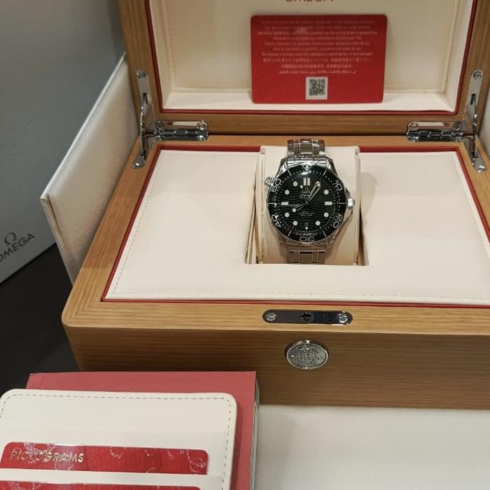 Omega Seamaster Diver 300M, Green Wave Dial with Black Ceramic Bezel Bracelet 42 - 2023 thumbnail 5