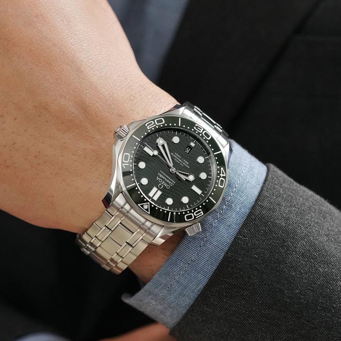Omega Seamaster Diver 300M, Green Wave Dial with Black Ceramic Bezel Bracelet 42 - 2023 thumbnail 8