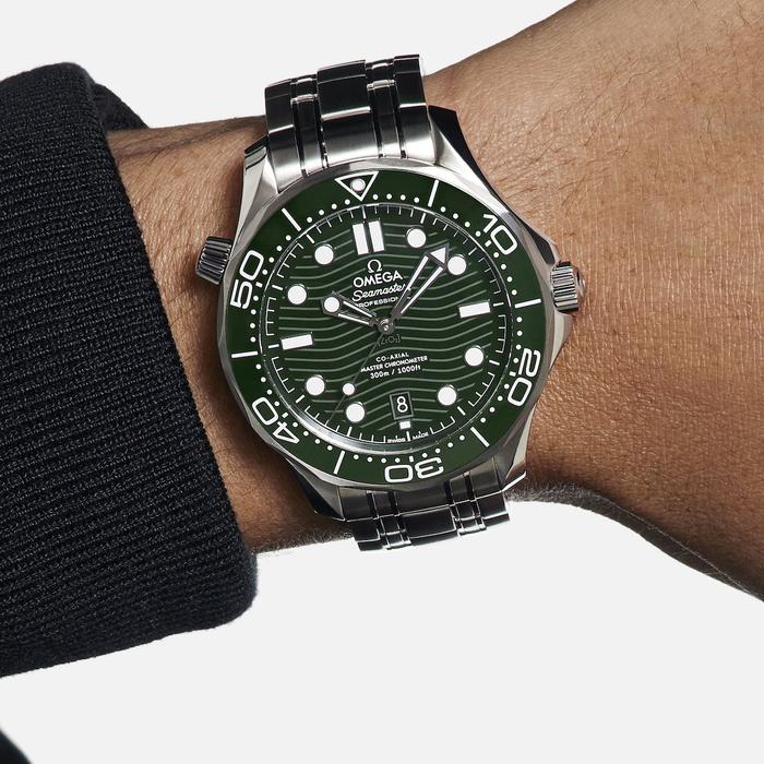 Omega Seamaster Diver 300M, Green Wave Dial with Black Ceramic Bezel Bracelet 42 - 2023 thumbnail 9