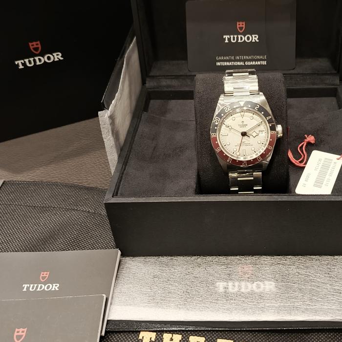 Tudor Heritage Blackbay GMT White Dial Bracelet 'Pepsi' - New in Box thumbnail 6