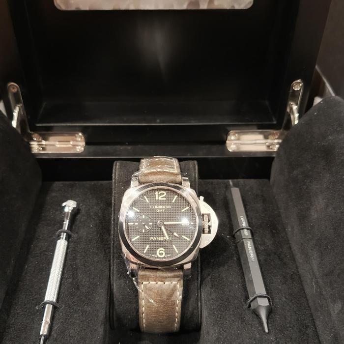 Panerai Luminor GMT Hobnail Dial PAM 535- 42m thumbnail 4
