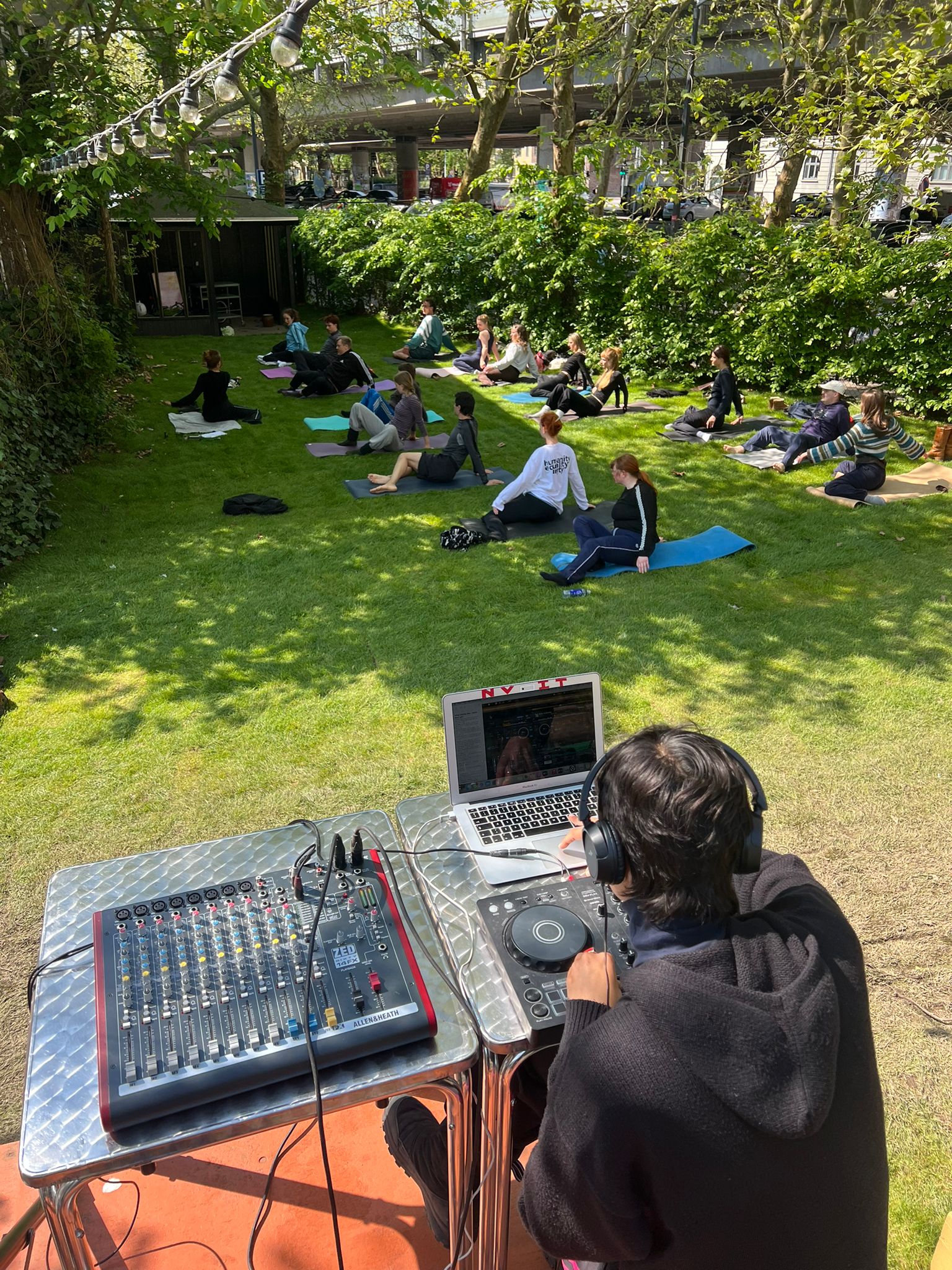 yoga and sonic flow på Lunden