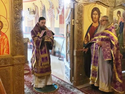 Литургия в праздник изнесения Честных Древ Животворящего Креста Господня