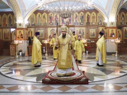 Архиепископ Феодор совершил Божественную литургию в день памяти сщмч. Вениамина, митрополита Петроградского