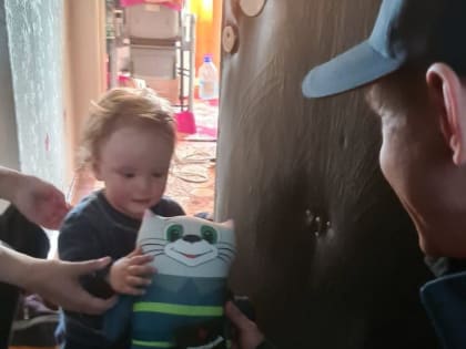 Годовалый малыш заперся в квартире на Камчатке