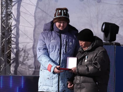 Владимир Солодов присвоил Почётное звание «Знатный оленевод Камчатки» Кирьяку Адуканову