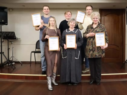 Актеры Камчатского драмтеатра разыграли награды «Парада премьер»