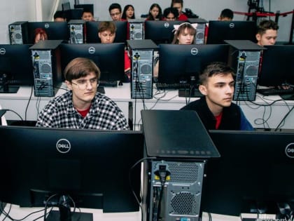 Учились кибербезопасности и захватывали флаг: Юные камчатские программисты повысили уровень знаний на «ДВ-киберсмене»