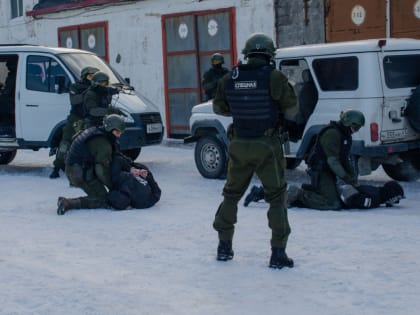 Более 60 камчатских школьников узнали о работе конвоя и спецназа УФСИН России по Камчатскому краю