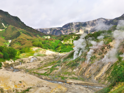 На Камчатке стартовал отбор туроператоров программы по проведению вертолетных экскурсий в Долину гейзеров