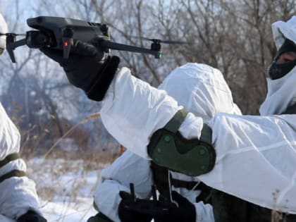 Камчатских контрактников учат запускать беспилотники в окна