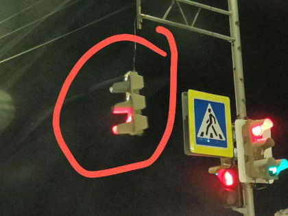 В Петропавловске из-за циклона пострадали светофор, машины и игрушки на ёлке