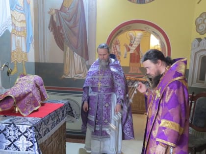 Архиепископ Феодор совершил Литургию Преждеосвященных Даров в день Обретения главы Иоанна Предтечи