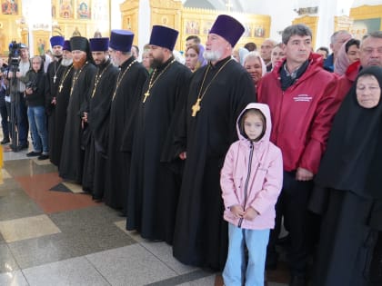 Патриарх Московский и всея Руси Кирилл поприветствовал прихожан собора Святой Живоначальной Троицы в столице Камчатки.