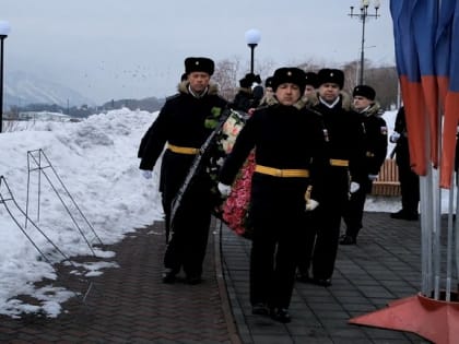 Владимир Солодов принял участие в возложении цветов к памятнику морякам-подводникам в Вилючинске на Камчатке