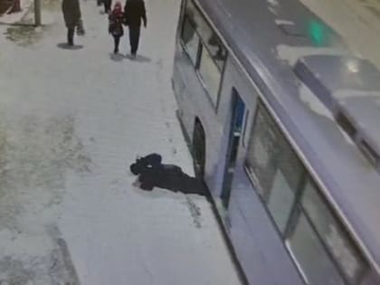 Прокуратура Камчатки проводит проверку по факту наезда автобуса на ноги упавшей пассажирке