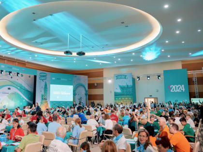 СЕМЬЯ КУЗНЕЦОВЫХ, СЕМЕНЦОВЫХ ИЗ ВИЛЮЧИНСКА ПОБЕДИЛА В ОКРУЖНОМ ПОЛУФИНАЛЕ КОНКУРСА «ЭТО У НАС СЕМЕЙНОЕ»