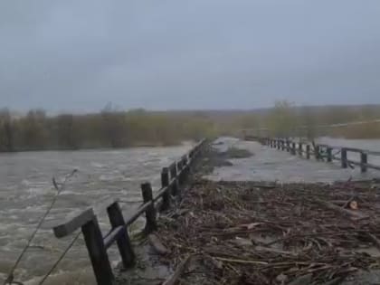 Большая вода, второй раз за этот год, пришла в административный центр Соболевского района на Камчатке