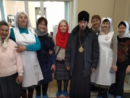 Глава епархии посетил военный госпиталь