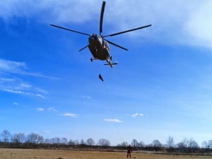 Камчатские спасатели тренируются добираться к пострадавшим людям по воздуху