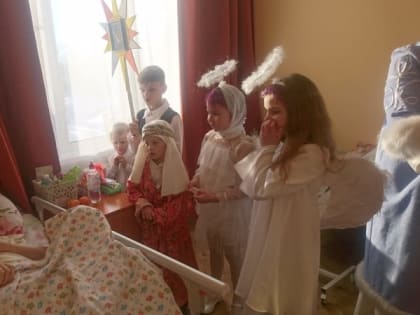 Пациенты городских больниц получили подарки, собранные в ходе акции «Подари радость на Рождество Христово»