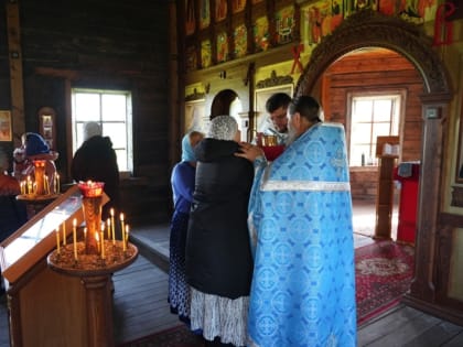 В храме Успения Пресвятой Богородицы, расположенном в Нижнекамчатске, совершена Божественная литургия