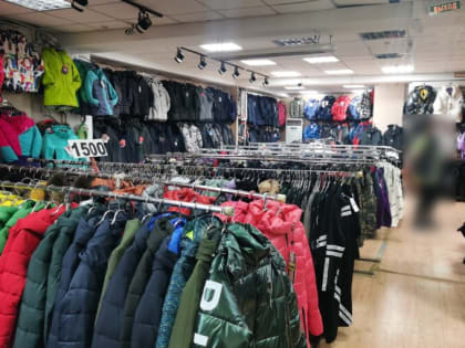 За торговлю контрафактной одеждой на предпринимательницу завели уголовное дело