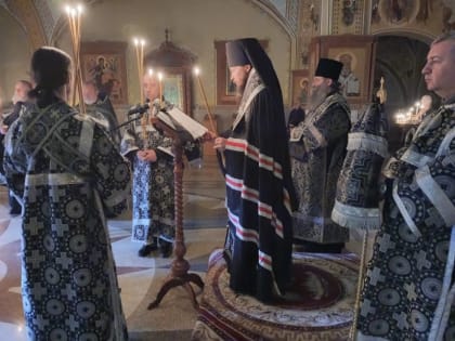 Архиепископ Феодор совершил утреню с чтением Великого канона преподобного Андрея Критского