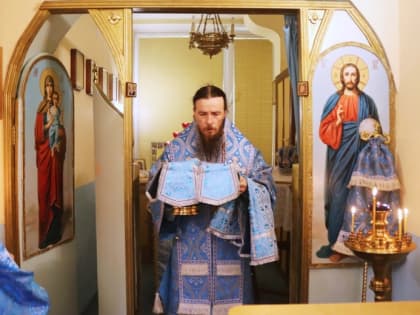 В праздник иконы Божией Матери «Всецарица» Архиепископ Феодор совершил Литургию в Краевом онкодиспансере