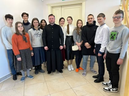 Проводятся молодежные встречи при храме прп. Сергия Радонежского