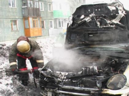 Toyota Mark X сгорела в столице Камчатки