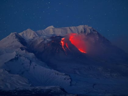 На Камчатке зафиксирован пепловый выбрoc из вулкана Шивелуч