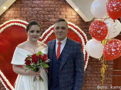 Пара с Камчатки поженилась на сцене во время спектакля о любви (фото)