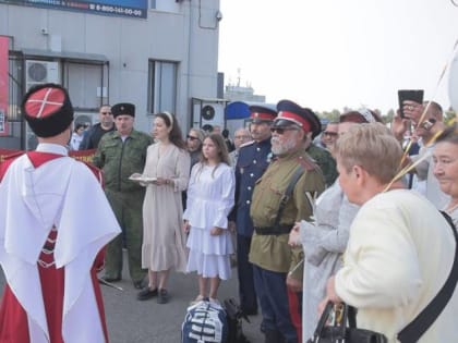 ​Камчатского бойца СВО с позывным «Казак» тепло и сердечно встретили у трапа самолёта