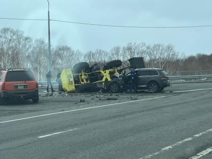 Как минимум два человека пострадали в ДТП с участием спецтехники на Камчатке