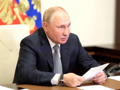 Владимир Путин поздравил россиян с Новым годом из штаба Южного военного округа